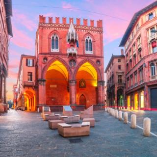 La Dolce Vita v Milanu, Parmi in Modeni